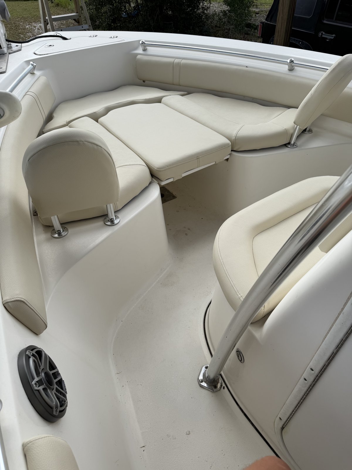 Bow seating and backrests with new marine upholstery